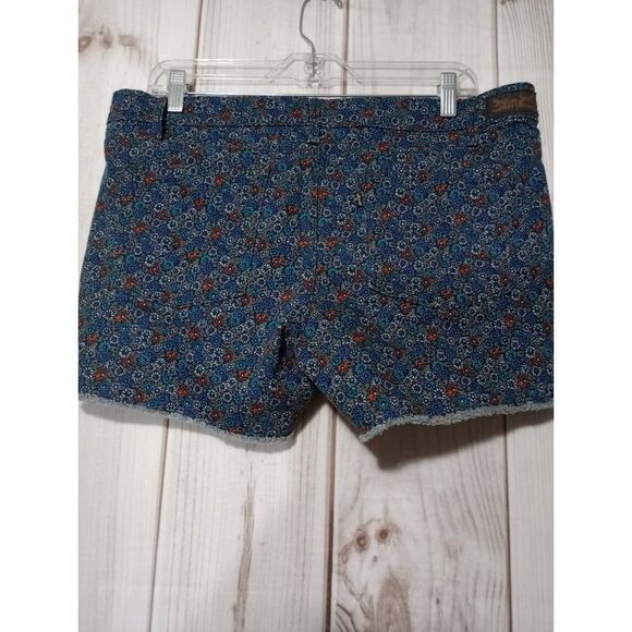 Levi's Shorts Ladies 14 Cut off - Picture 2 of 6